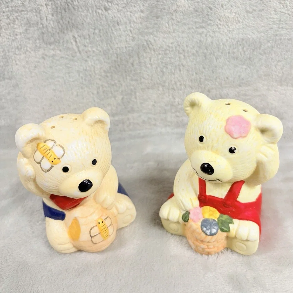 Vintage Teddy Bear Salt & Pepper Shakers Honey‎ Bee, Flowers 3